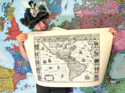 1630 Amerika kaart poster - Americae Nova Tabula met belangrijke steden en culturele kleding
